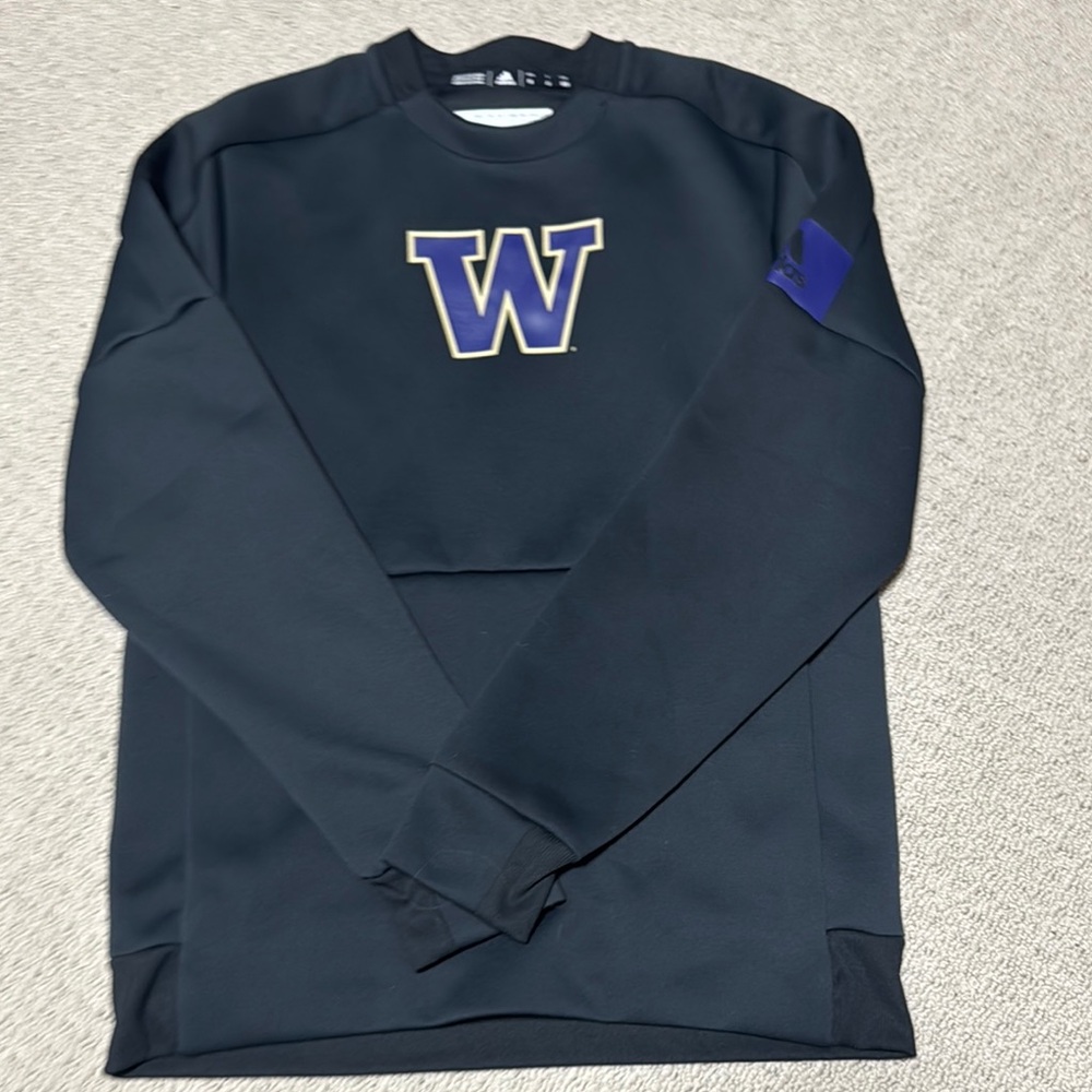 Black Sweatshirt with Washington Huskies Logo